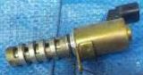 23796-ED00A Motor kamaksel olje kontroll ventil original for Nissan oppstilt mot hvit bakgrunn