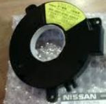 47945-CA020 Styrevinkelsensor for Nissan oppstilt mot hvit bakgrunn