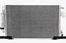 7812A204 Kjøling klima radiator for Mitsubishi oppstilt mot hvit bakgrunn