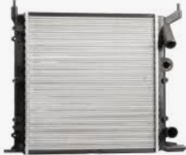 1640067230 Motor kjøling radiator automatgir for Toyota oppstilt mot hvit bakgrunn