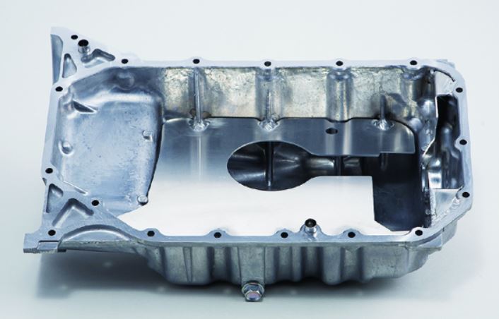 11200-RSA-G01 Motorolje bunnpanne original for Honda oppstilt mot hvit bakgrunn