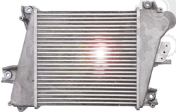 14461-ES61A Kjøling intercooler original SALG for Nissan oppstilt mot hvit bakgrunn