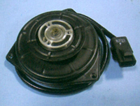 16363-28050 Kjøling radiator vifte motor nr 2 for Toyota oppstilt mot hvit bakgrunn
