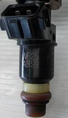 16450-RB0-003 Innsprøytningsdyse original for Honda oppstilt mot hvit bakgrunn