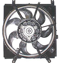 16711-28130 Kjøling radiator vifte nr 1 orginal for Toyota oppstilt mot hvit bakgrunn