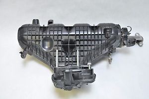 17120-37050 Manifold inntak original for Lexus oppstilt mot hvit bakgrunn