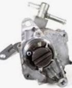 2020A033 Motor vakuum pumpe for Mitsubishi oppstilt mot hvit bakgrunn