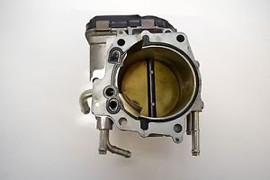 22030-50190 Motor gasspjeld original for Lexus oppstilt mot hvit bakgrunn