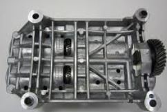 2330027430 Motor kamaksel balanseaksel for Hyundai oppstilt mot hvit bakgrunn