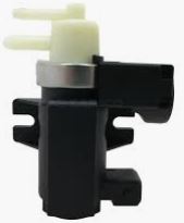 394004X700 Vacuum manifold solenoid ventil for Kia oppstilt mot hvit bakgrunn