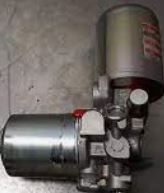 47070-47090 Bremsekraftforsterker pumpe for Toyota oppstilt mot hvit bakgrunn