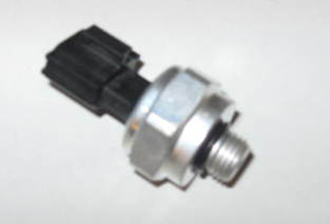 49763-6N20A Motorsensor styre servo kraft orginal for Nissan oppstilt mot hvit bakgrunn