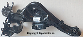 55501-JD00A Bærearm bakaksel høyre original SALG for Nissan oppstilt mot hvit bakgrunn