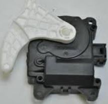 87106-47130 Spjeldmotor temperatur kupevifte for Lexus oppstilt mot hvit bakgrunn