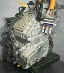 9499D133 Motor dynamo elektrisk hybrid for Mitsubishi oppstilt mot hvit bakgrunn