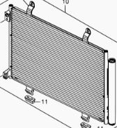 95310-68L10 Kjøling klima A/C radiator for Suzuki oppstilt mot hvit bakgrunn