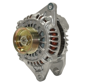 MD366831 Dynamo for Mitsubishi oppstilt mot hvit bakgrunn