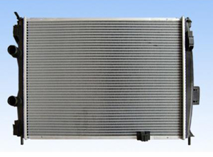 MR968856 Kjøling radiator for Mitsubishi oppstilt mot hvit bakgrunn