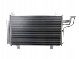 GHR161480 Kjøling klima AC radiator kondenser for Mazda oppstilt mot hvit bakgrunn