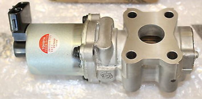 25620-26102 Eksos EGR ventil for Lexus oppstilt mot hvit bakgrunn