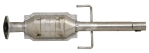 RFY3-20-55X Eksos katalysator for Mazda oppstilt mot hvit bakgrunn
