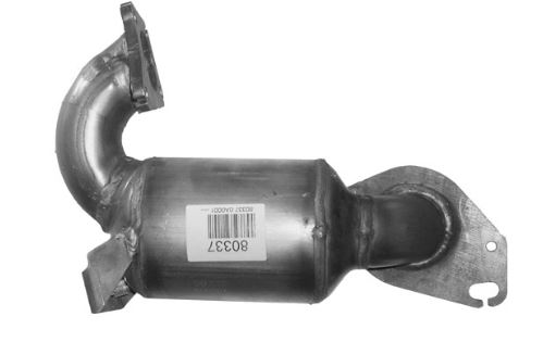 20900-00Q0B Eksos katalysator manifold for Nissan oppstilt mot hvit bakgrunn