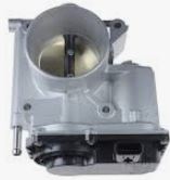 L3G213640A Motor gasspjeld for Mazda oppstilt mot hvit bakgrunn