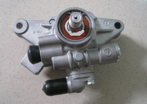 56110-P3F-003 Styre servo pumpe for Honda oppstilt mot hvit bakgrunn