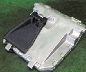 DD2J-67-XCX Ryggekamera foran for Mazda oppstilt mot hvit bakgrunn