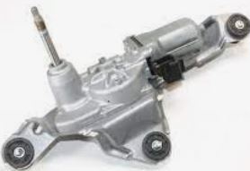 GS2A-67-450 Vindusviskermotor bak for Mazda oppstilt mot hvit bakgrunn
