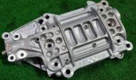 PY01-11-700 Motor balanseaksel sett for Mazda oppstilt mot hvit bakgrunn