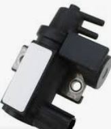 S550-18-741 Motor vakuum ventil solenoid for Mazda oppstilt mot hvit bakgrunn