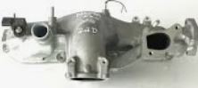 SH01-13-100A Motor manifold inntak for Mazda oppstilt mot hvit bakgrunn