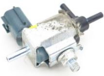 SH1A-18-741 Motor vakuum ventil for Mazda oppstilt mot hvit bakgrunn