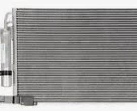 7812A049 Kjøling klima A/C radiator for Mitsubishi oppstilt mot hvit bakgrunn