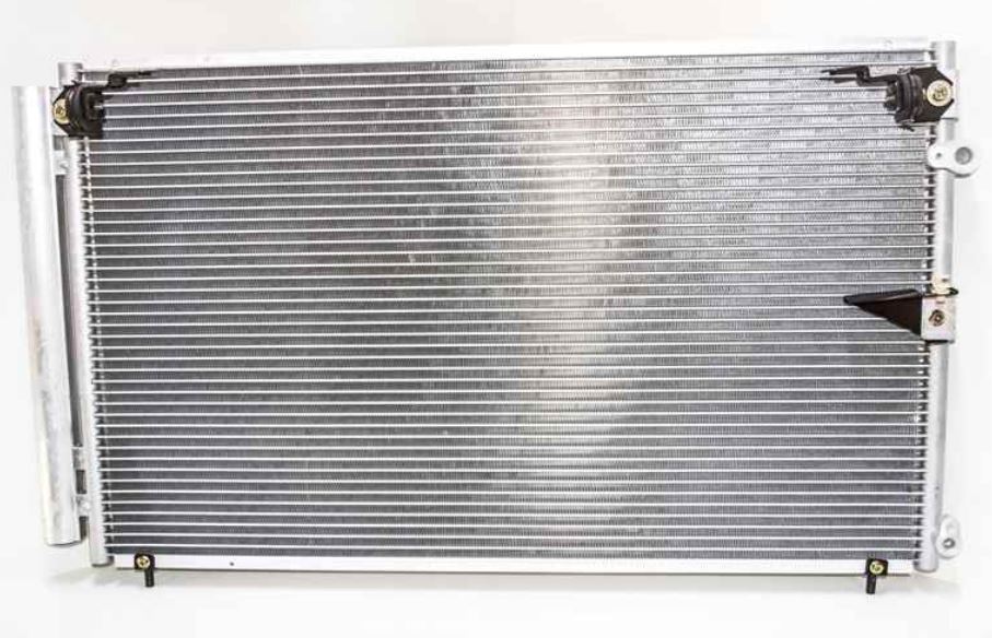 88460-50181 Kjøling klima radiator A/C  for Lexus oppstilt mot hvit bakgrunn