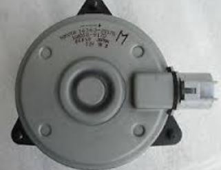 16363-28170 Kjøling radiator viftemotor for Toyota oppstilt mot hvit bakgrunn